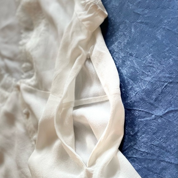 🚫SOLD🚫 Fitted Blouse - Picture 4 of 5